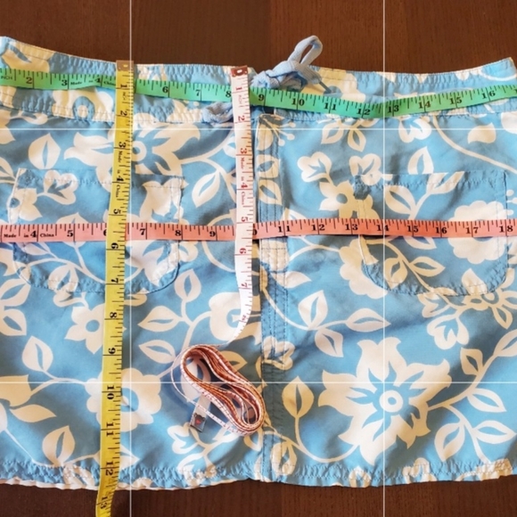 Reversible Board/swim skirt. Front pockets,velcro and shoelace closure. - Picture 4 of 16